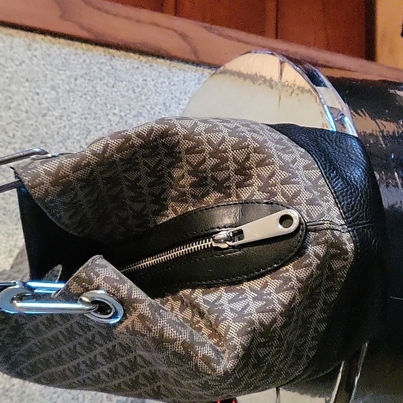 Michael Kors Raven Tote - Picture 2 of 8